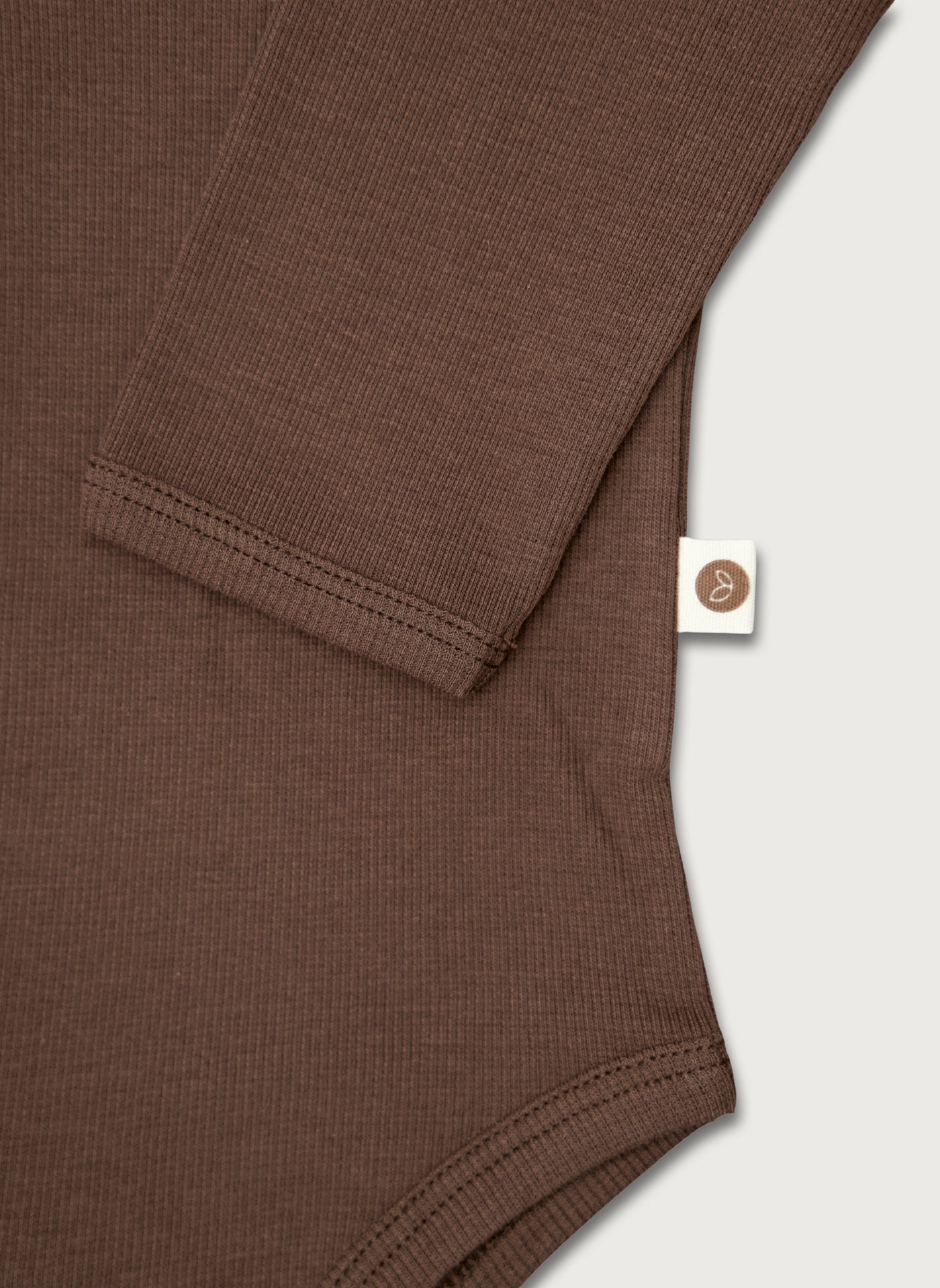 Kaffe farvet langærmet rib bodystocking i Gots-certificeret økologisk bomuld fra Organic Lullaby