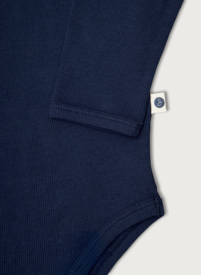 Langærmet blå rib bodystocking i Gots-certificeret økologisk bomuld fra Organic Lullaby