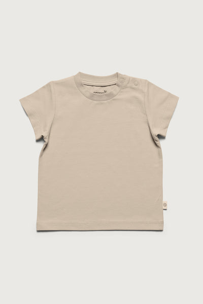 Oatmeal farvet kortærmet super blød T-shirt med masser af stretch i GOTS-certificeret økologisk bomuld fra Organic Lullaby. 