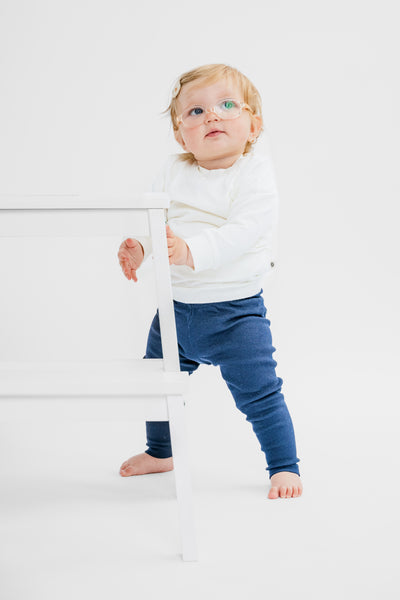 Blå bløde rib leggings med masser af stræk i GOTS-certificeret økologisk bomuld fra Organic Lullaby. 