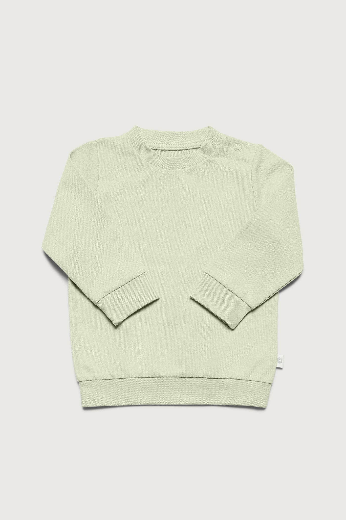 Grøn sweatshirt i fleece og med trykknapper ved skulderen i GOTS-certificeret økologisk bomuld fra Organic Lullaby. 